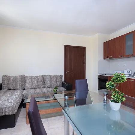 Private In Apollon Complex *